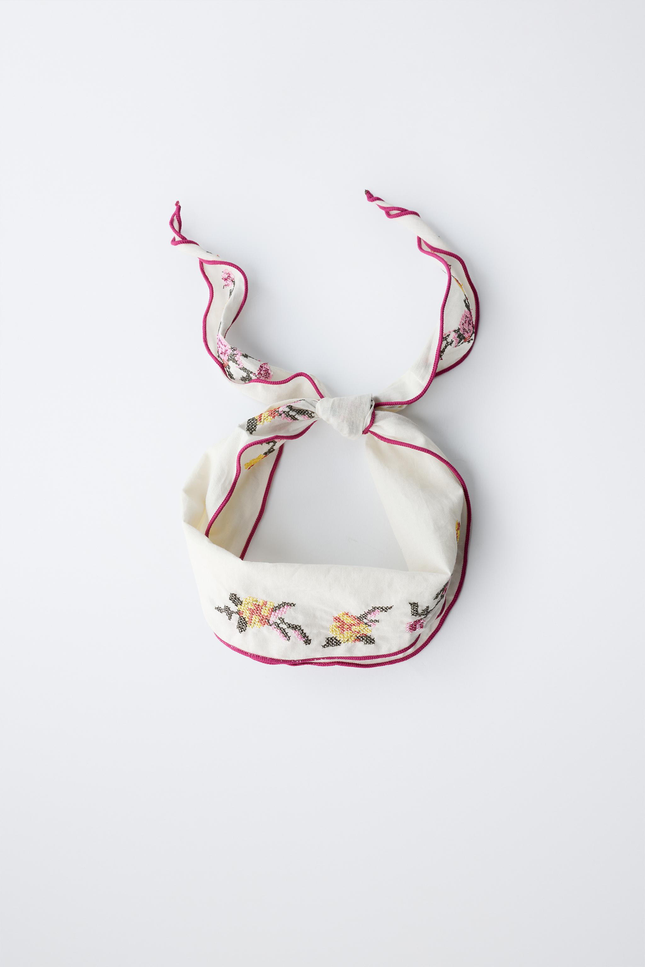 BANDANA AVEC BRODERIES AU POINT DE CROIX
